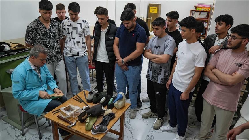 Ayakkabı sektörünün nitelikli iş gücü ihtiyacına mesleki eğitim merkezinden destek